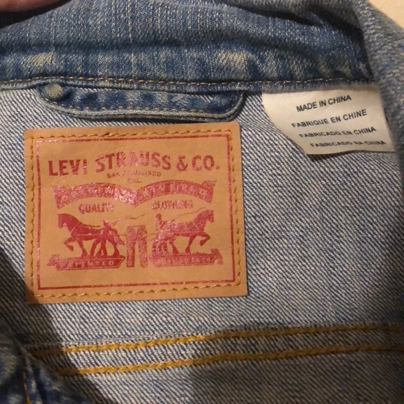 Levi’s Denim Trucker Jacket - Picture 2 of 3